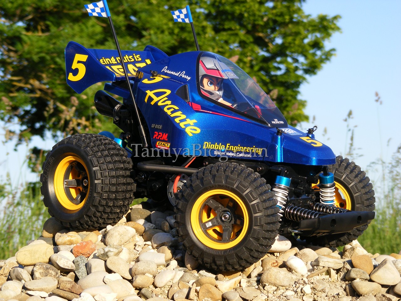 Comical Fun Goes 4WD – Building the Tamiya Comical Avante GF-01CB