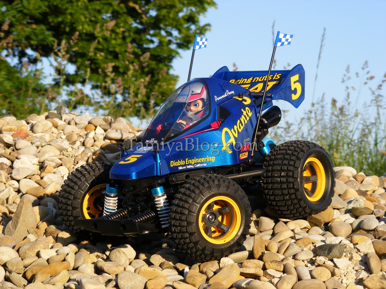 Comical Fun Goes 4WD – Building the Tamiya Comical Avante GF-01CB