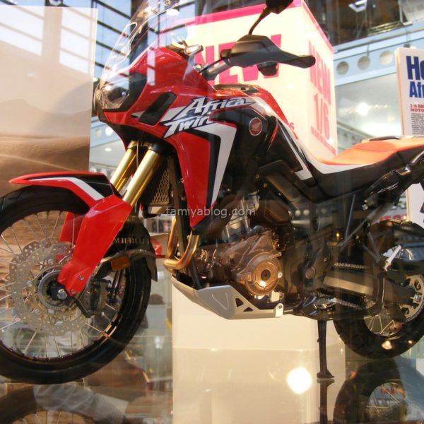 Tamiya 16042 - Kit Honda CRF 1000L Africa Twin 1/6 - Neuf à Monter Et Peindre