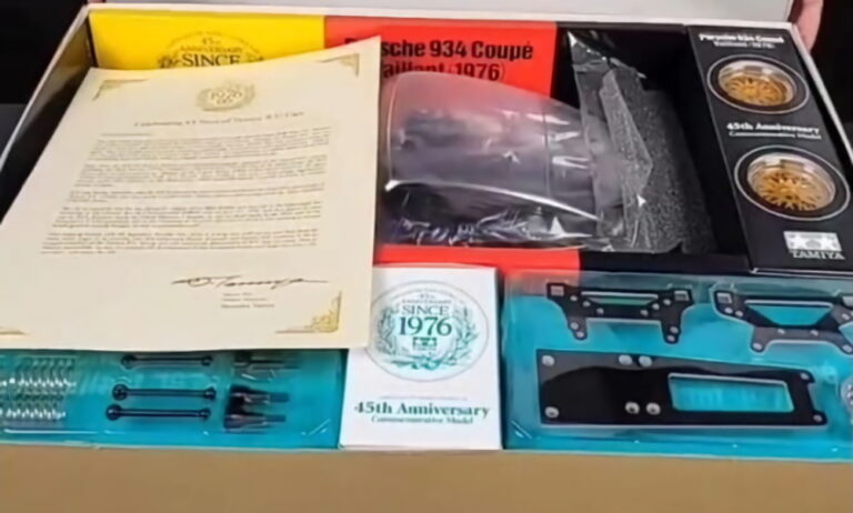 Tamiya 47477 Porsche 934 Coupe Vaillant TA02SW 45th Anniversary inside ...